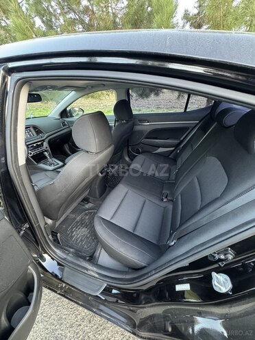 Hyundai Elantra-10