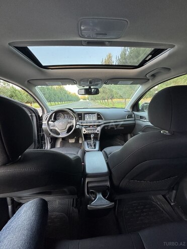 Hyundai Elantra-9