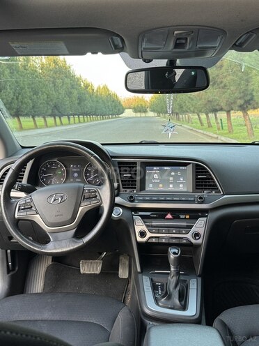 Hyundai Elantra-11