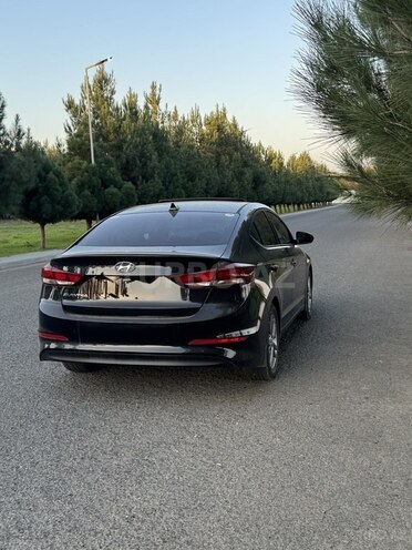 Hyundai Elantra-3