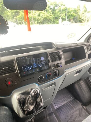 Ford Transit-16