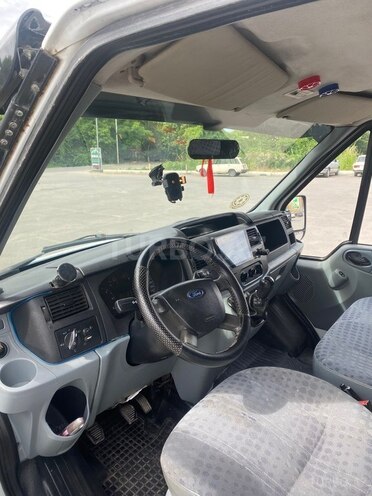 Ford Transit-15