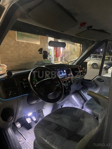 Ford Transit-7