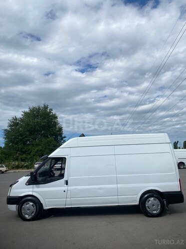 Ford Transit-10