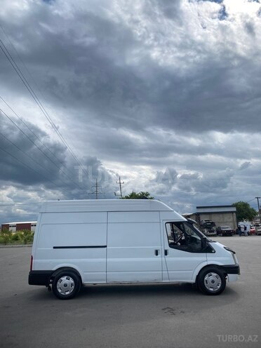 Ford Transit-13