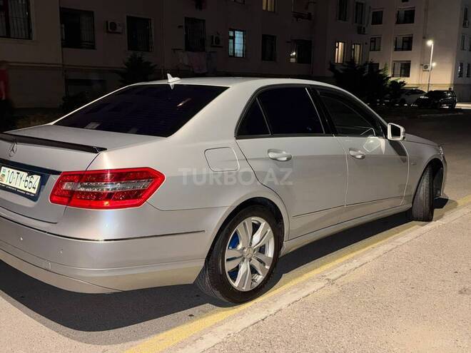Mercedes E 220-2