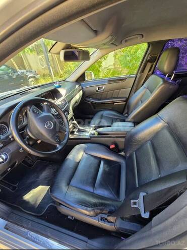 Mercedes E 220-12
