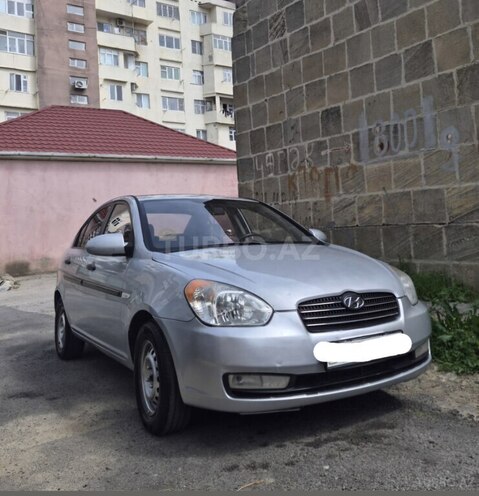 Hyundai Accent-2