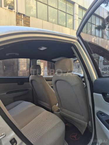 Hyundai Accent-6