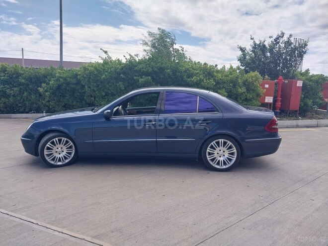 Mercedes E 220-11