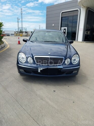 Mercedes E 220-1