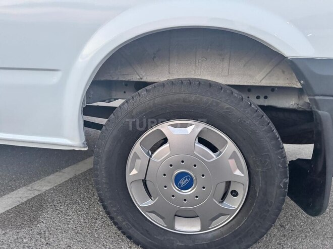 Ford Transit-9