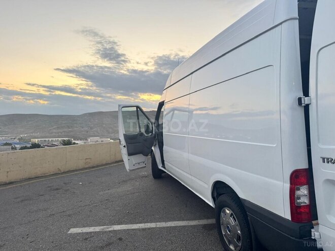 Ford Transit-11