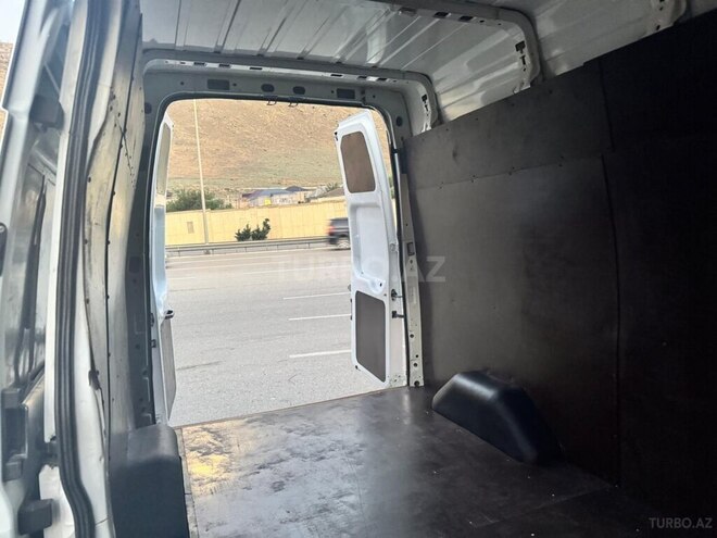 Ford Transit-12