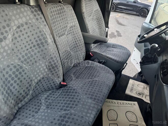 Ford Transit-13