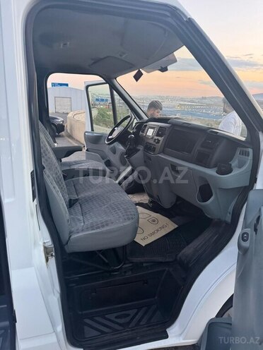 Ford Transit-14