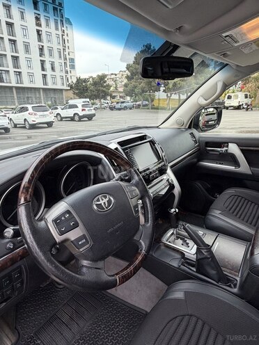 Toyota Land Cruiser-7
