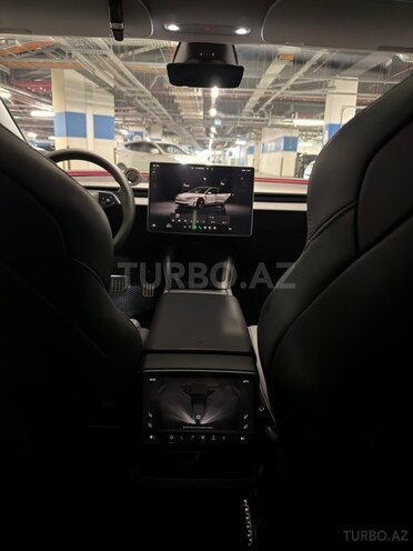 Tesla Model 3-11