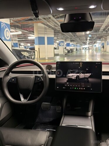 Tesla Model 3-10