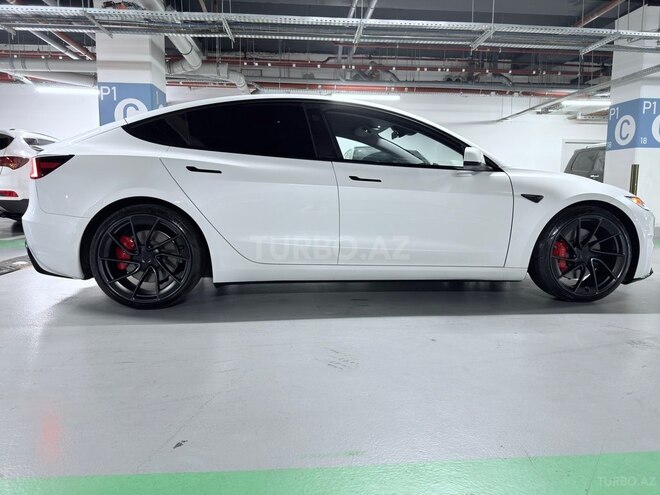 Tesla Model 3-5