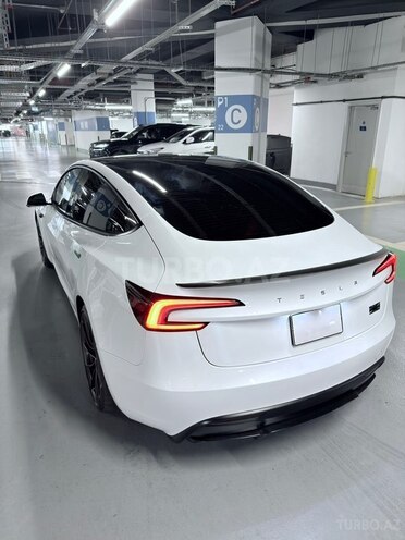 Tesla Model 3-7