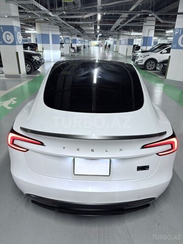 Tesla Model 3-6