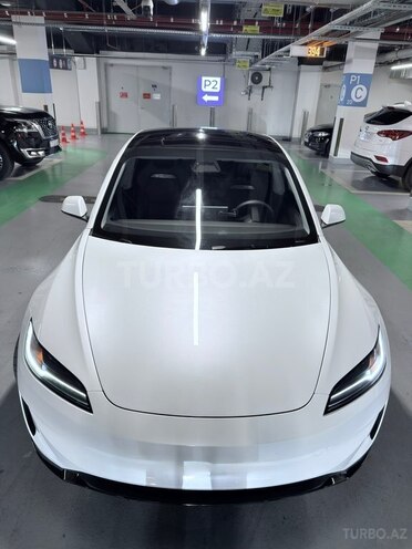 Tesla Model 3-1