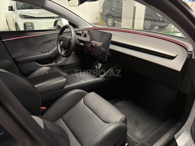 Tesla Model 3-13