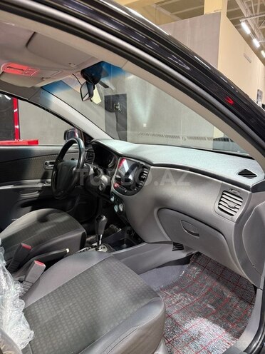 Kia Rio-11