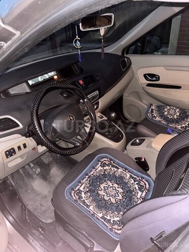 Renault Scenic-6