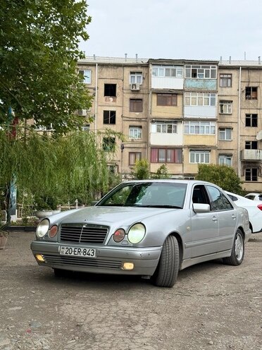 Mercedes E 240-2