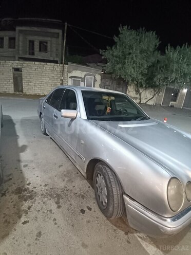 Mercedes E 200-2