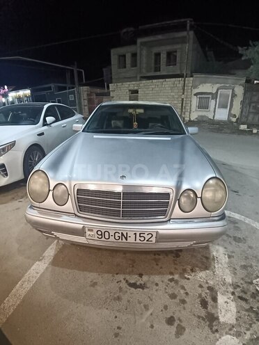 Mercedes E 200-1