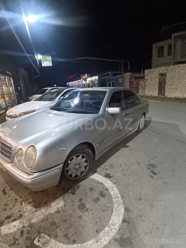 Mercedes E 200-3