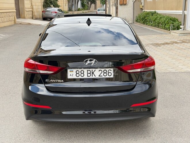 Hyundai Elantra-8