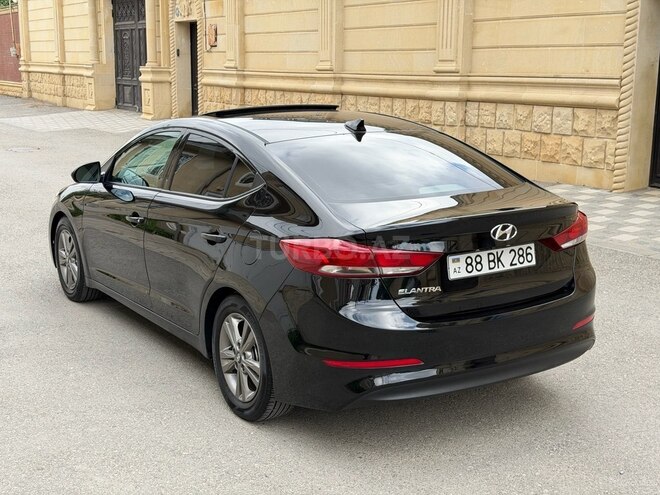 Hyundai Elantra-5