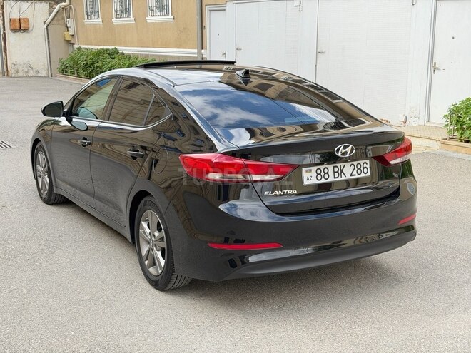 Hyundai Elantra-10