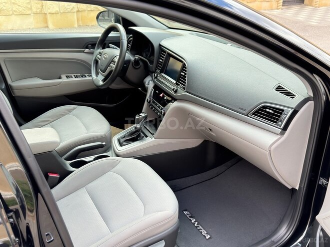 Hyundai Elantra-13
