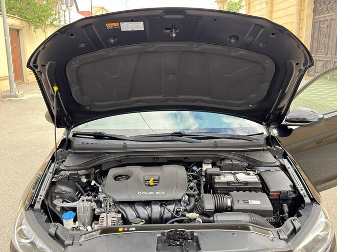 Hyundai Elantra-16