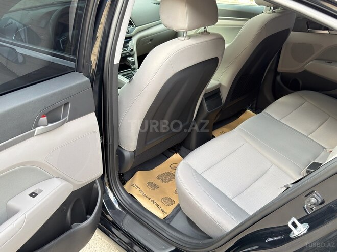 Hyundai Elantra-14