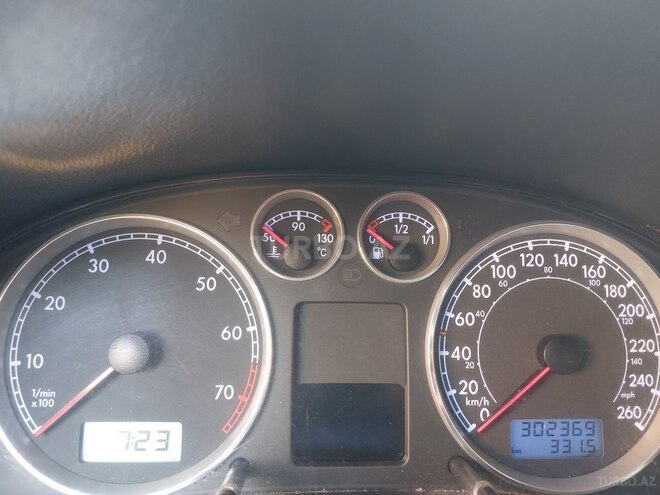 Volkswagen Passat-11