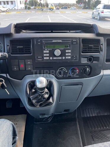 Ford Transit-14
