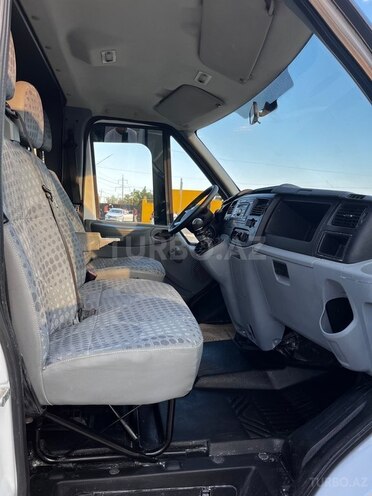 Ford Transit-12