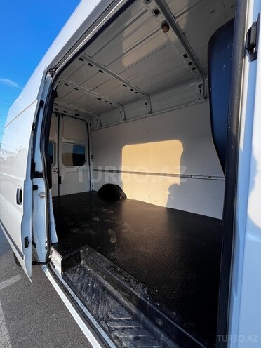 Ford Transit-10