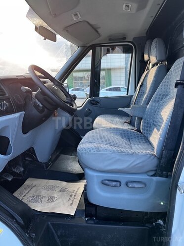 Ford Transit-11