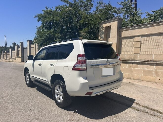 Toyota Land Cruiser Prado-5