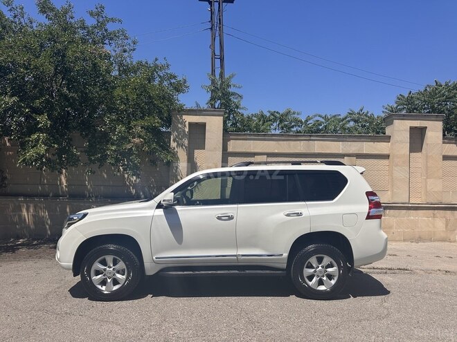 Toyota Land Cruiser Prado-4
