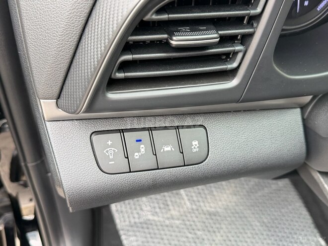 Hyundai Elantra-16
