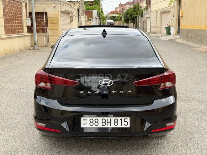 Hyundai Elantra-10