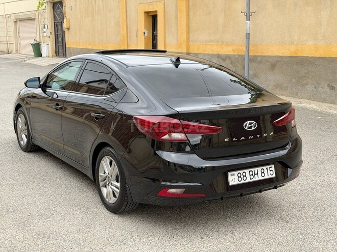 Hyundai Elantra-8